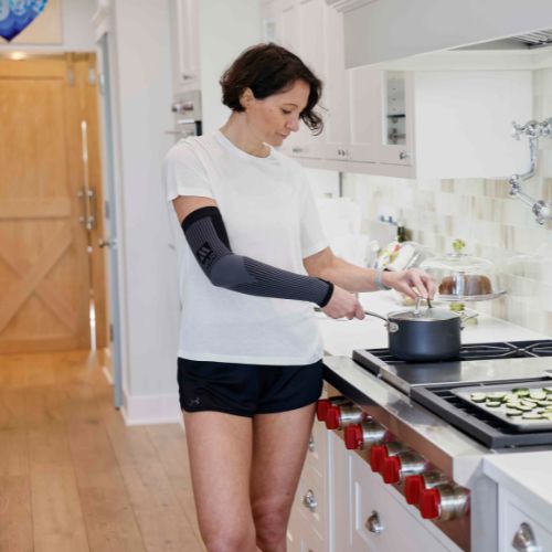 Black Lymphedema Compression Arm Sleeve for Women 20-30mmHg, M814